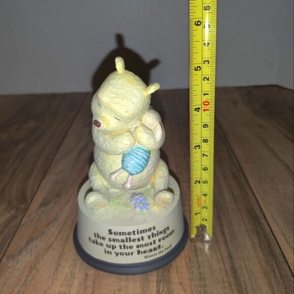 HALLMARK DISNEY WINNIE THE POOH&PIGLET FIGURINE 'SOMETIMES THE SMALLEST THINGS' - Picture 9 of 9